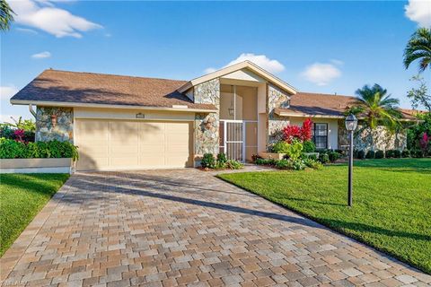 1203 Foxfire LN NAPLES FL 34104
