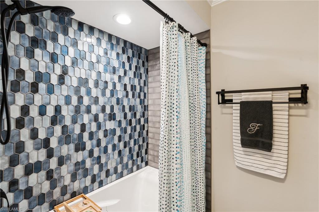 ISLAND PARK WOODLANDS - Residential