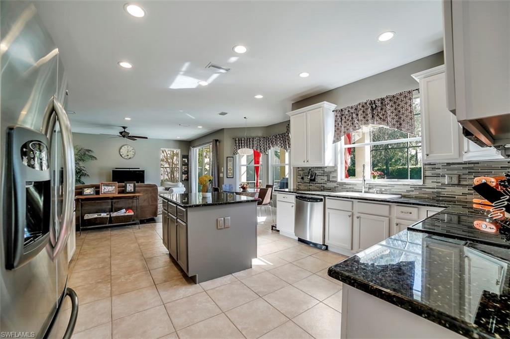 SATURNIA LAKES - Residential