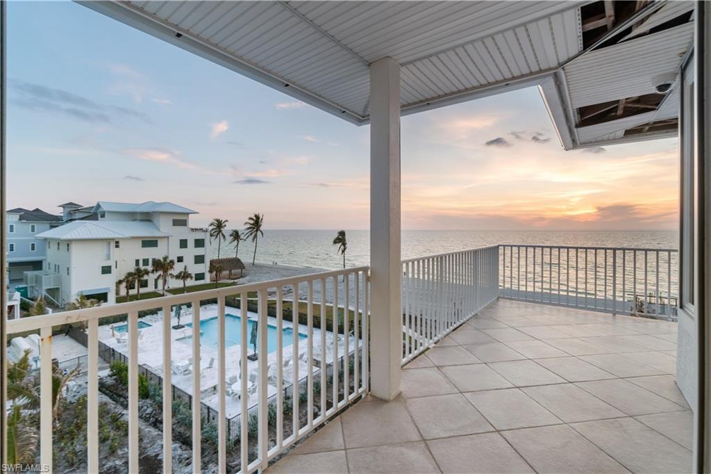 BAREFOOT BEACH - Residential