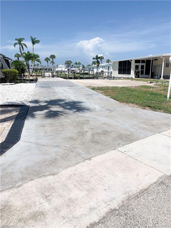 BAYSIDE ESTATES - Land