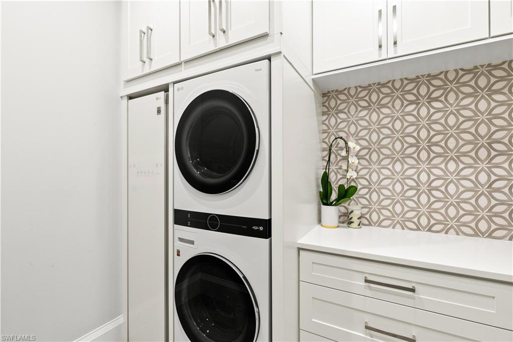 OAKES ESTATES - Residential