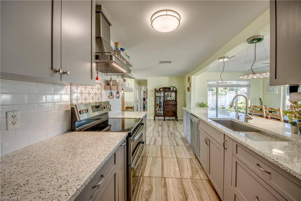 CHARLOTTE SHORES - Residential