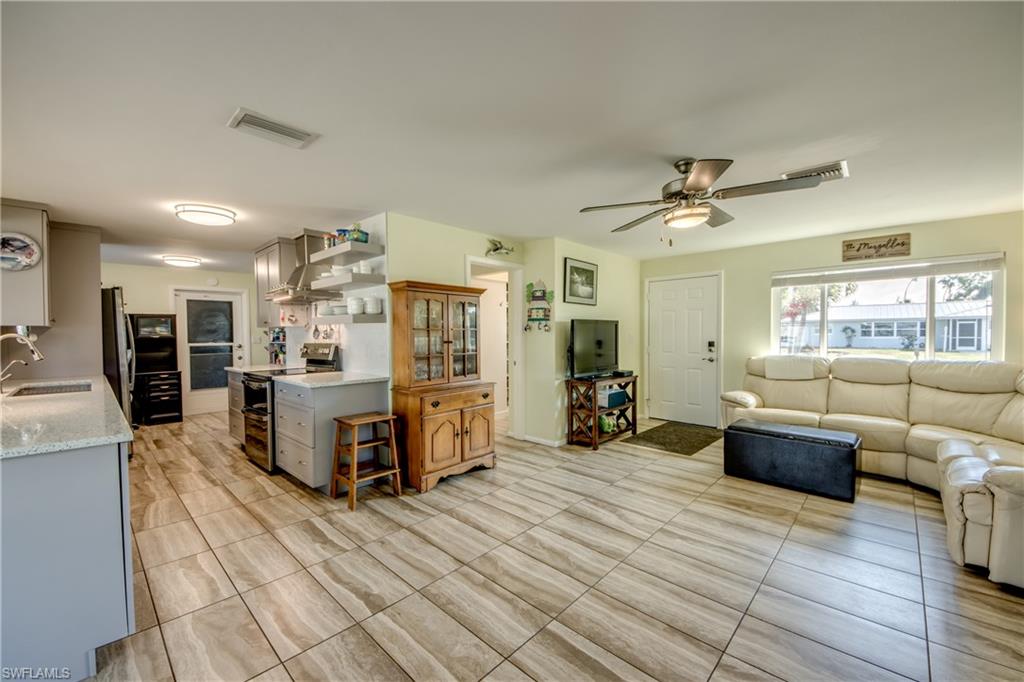 CHARLOTTE SHORES - Residential