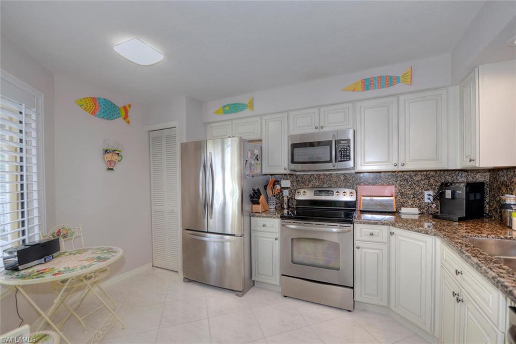 COURTSIDE COMMONS - Residential