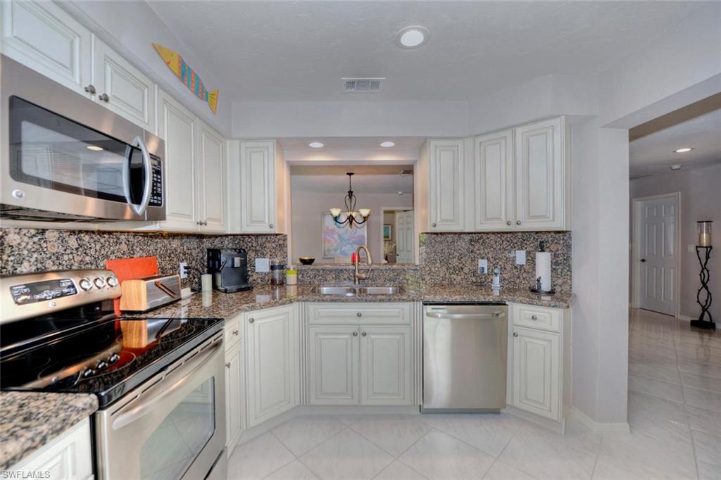 COURTSIDE COMMONS - Residential