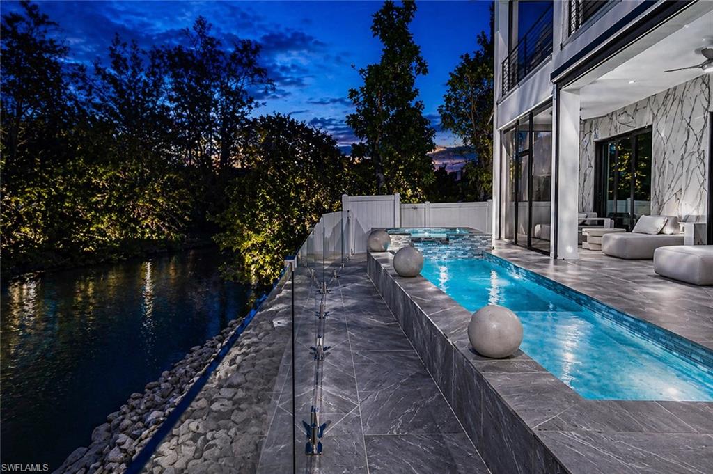 LAKE KELLY - Residential