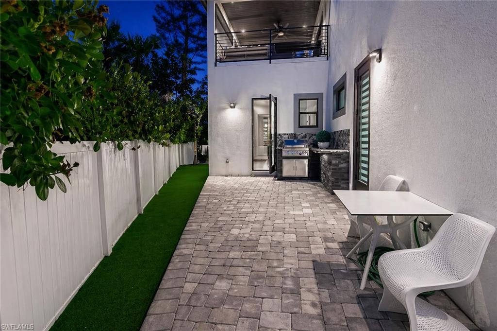 LAKE KELLY - Residential