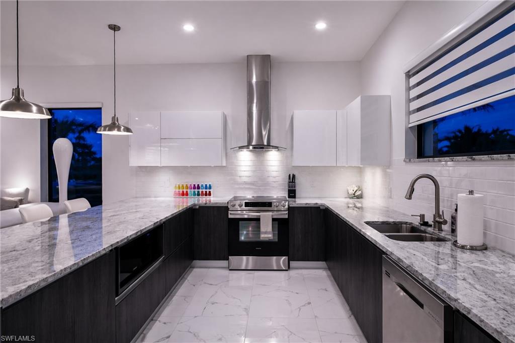 LAKE KELLY - Residential