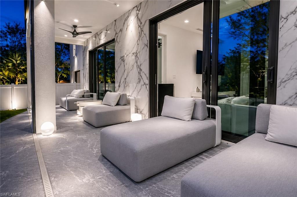 LAKE KELLY - Residential