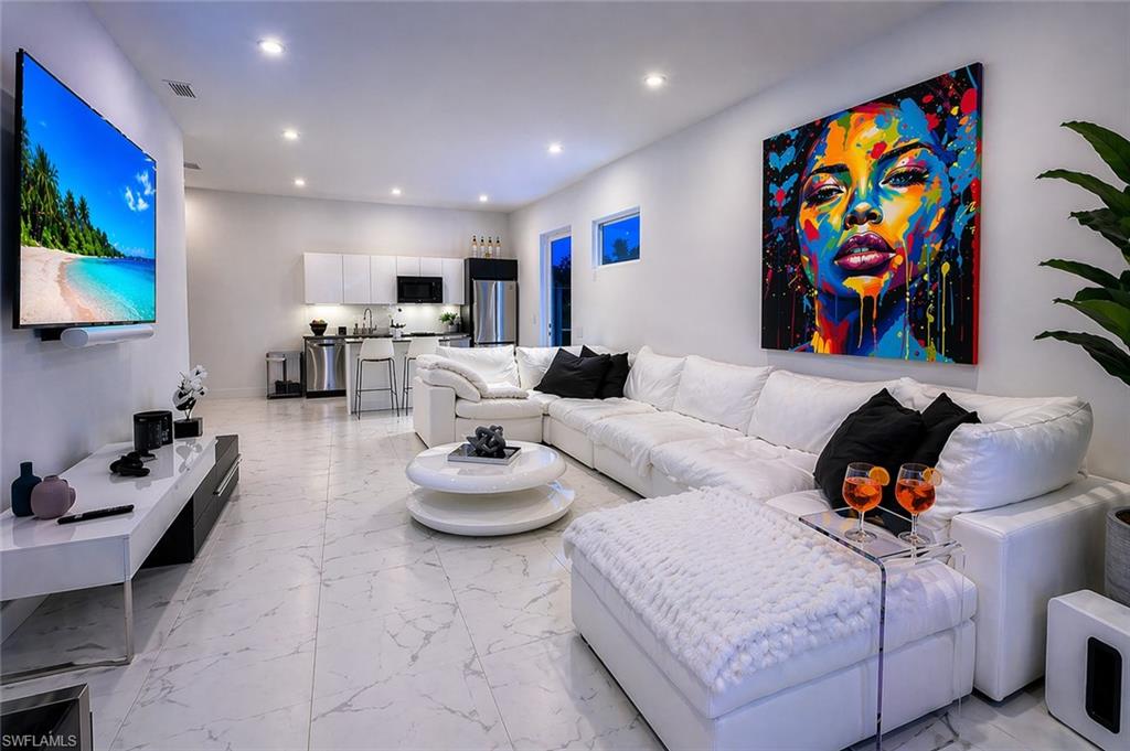 LAKE KELLY - Residential