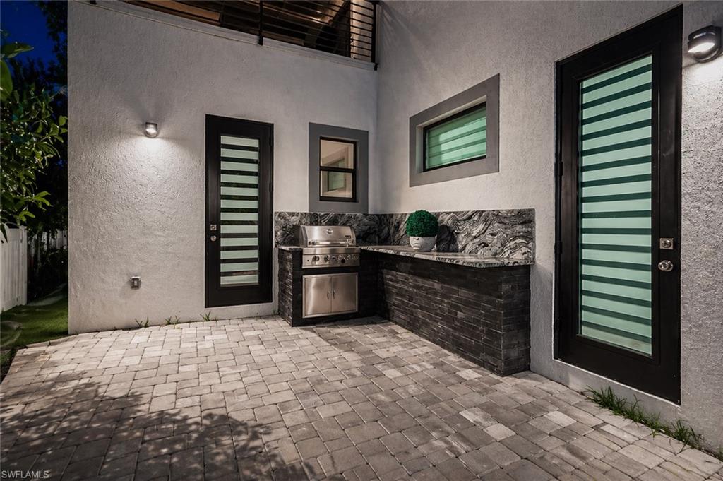 LAKE KELLY - Residential