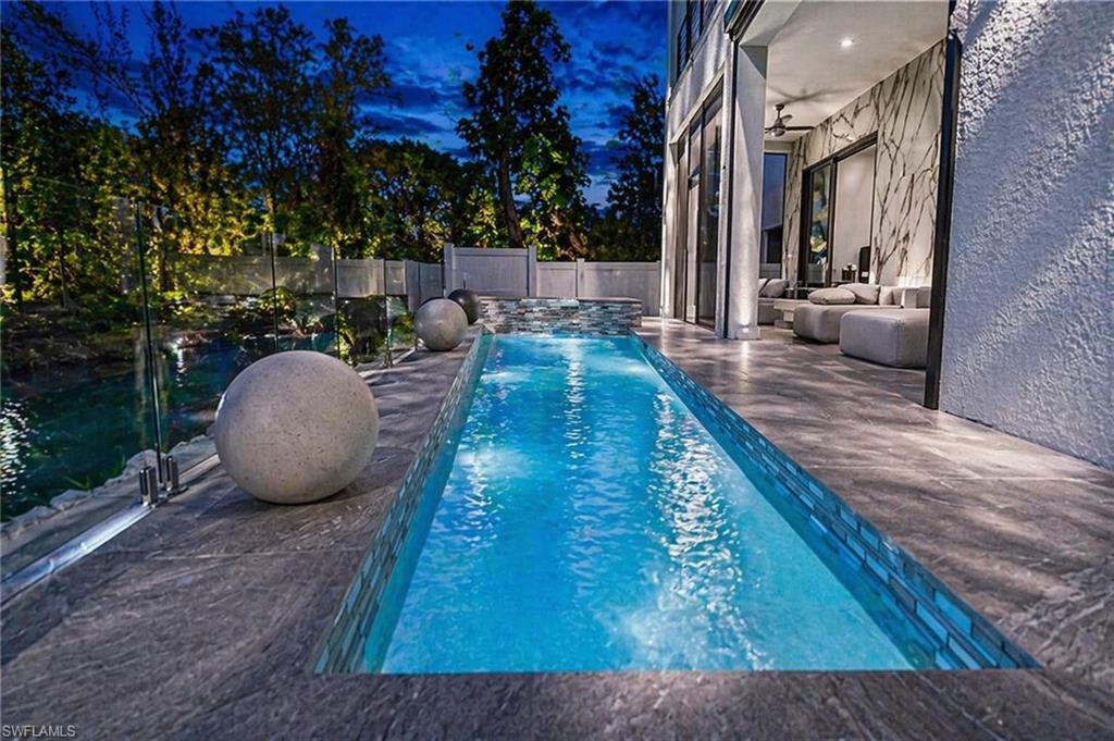 LAKE KELLY - Residential