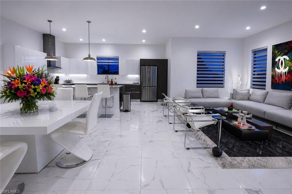 LAKE KELLY - Residential