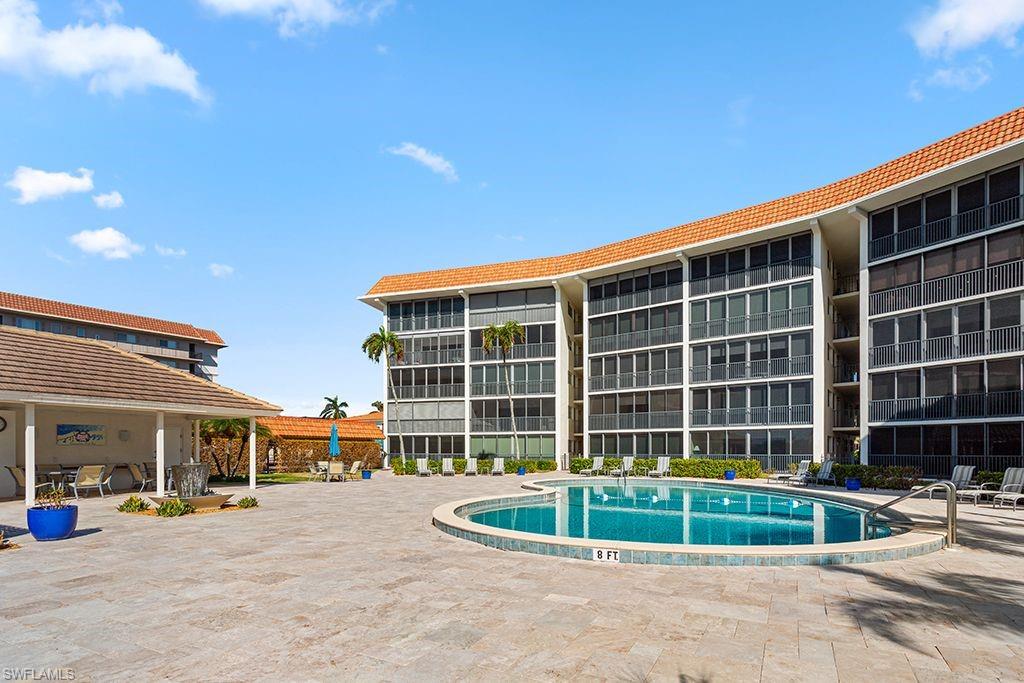 COMMODORE CLUB - Residential