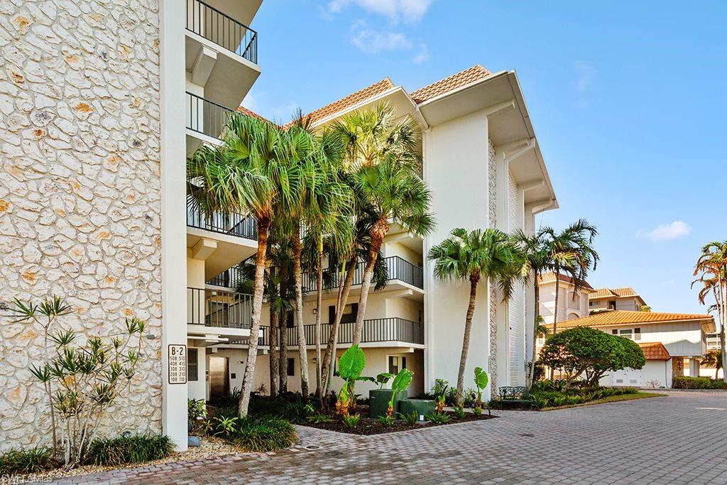 COMMODORE CLUB - Residential