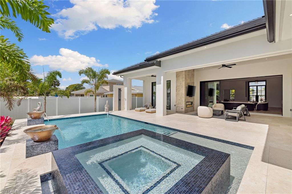 NAPLES PARK - Residential