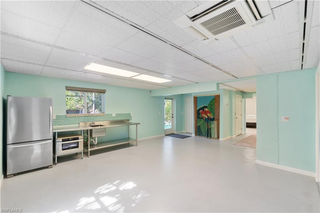 PARADISE VILLAGE - Residential Lease