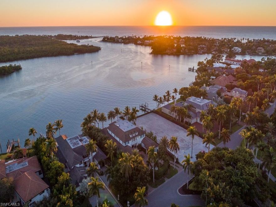 This beautiful custom home was designed by Stofft Cooney Architects, built by Kurtz Homes, and exquisitely appointed by the Melk Companies. Boasting one of the best, long water views in Port Royal with sweeping vistas of Naples Bay that stretch to Gordon's Pass and the Gulf beyond. A truly exceptional property.