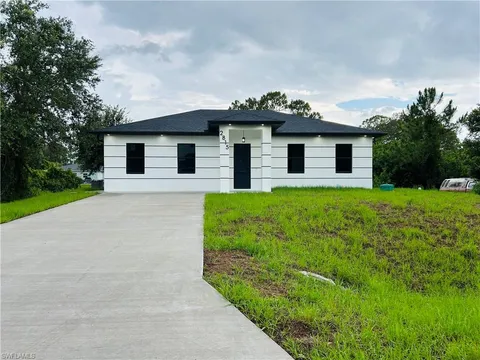 2815 4th St SW, Lehigh Acres, FL 33976 - #: 225052220