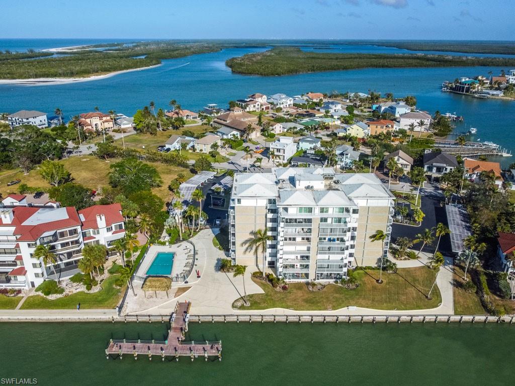 60 Pelican ST W 401