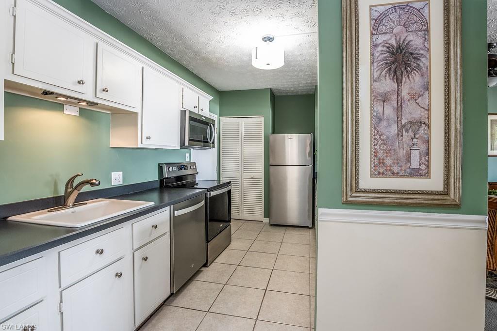 60 Pelican ST W 401