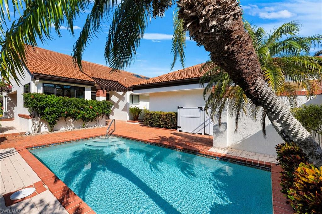 529 Bay Villas LN