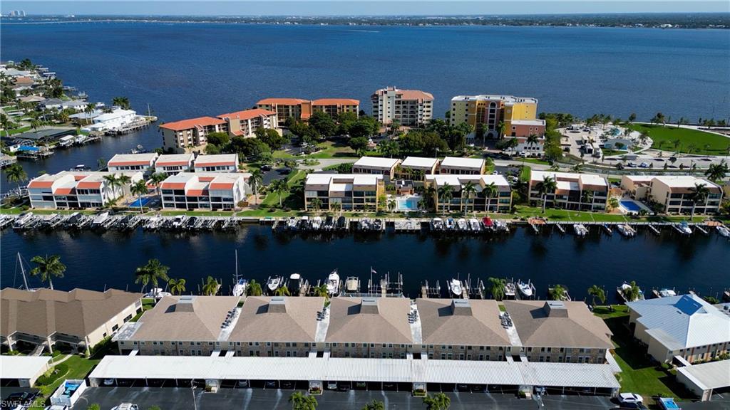 CORAL REEF CONDO - Residential