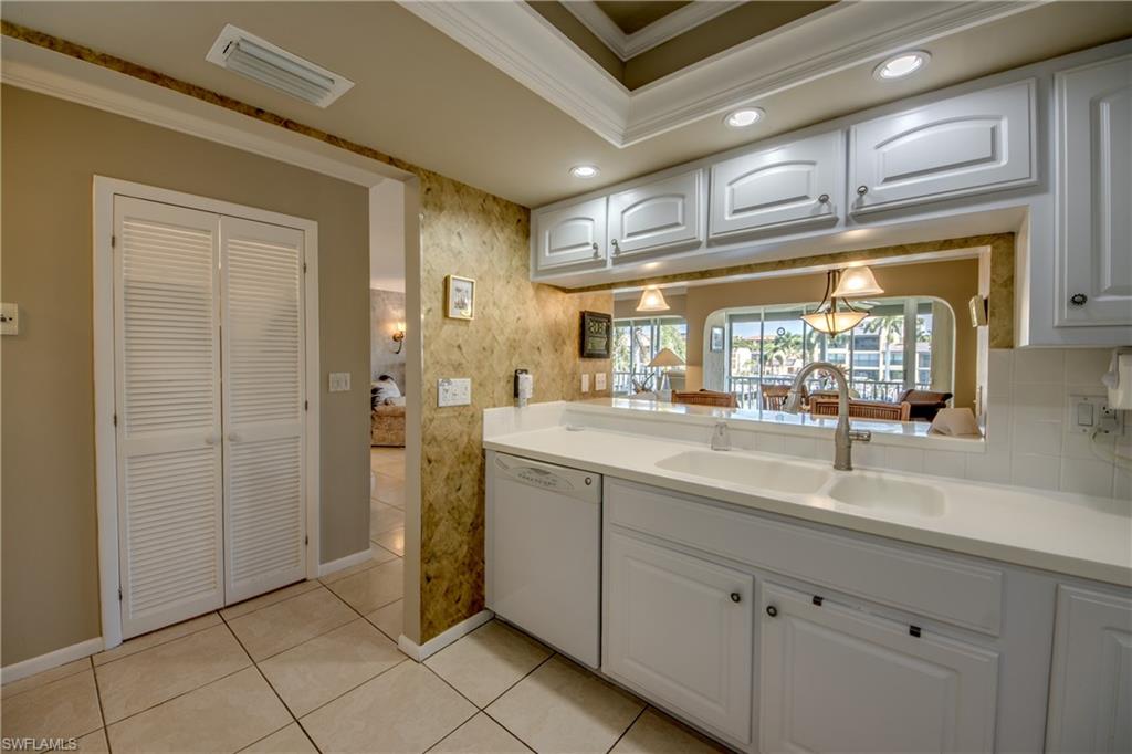 CORAL REEF CONDO - Residential