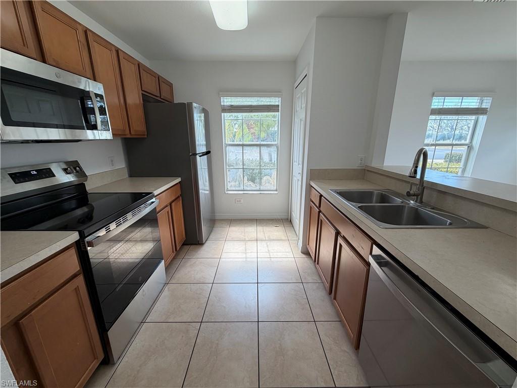 THE VISTAS - Residential Lease