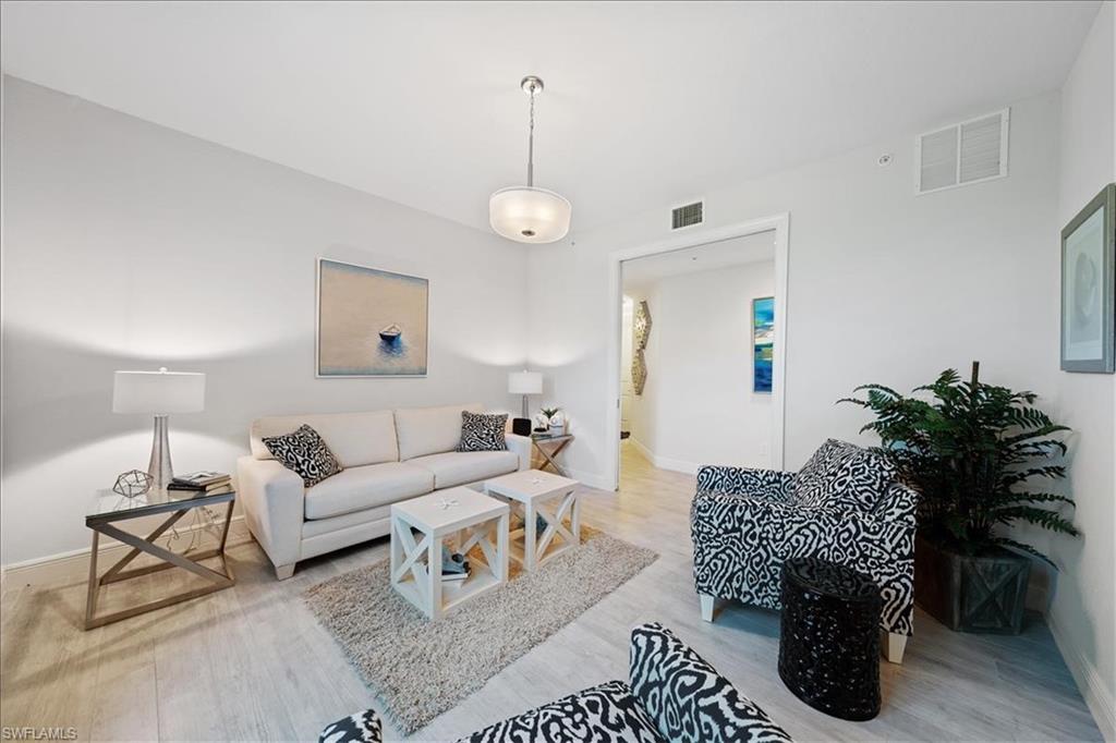 VISTA POINTE - Residential