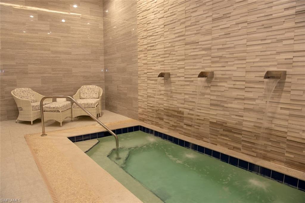 VISTA POINTE - Residential