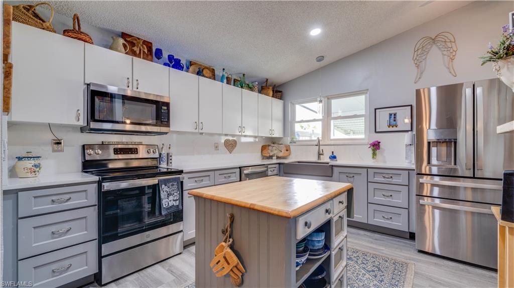 FOXMOOR LAKES - Residential