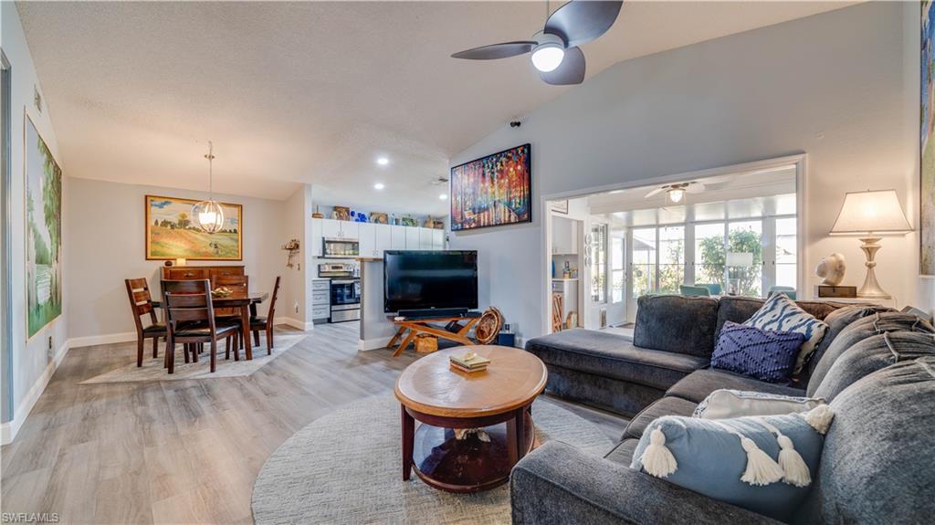 FOXMOOR LAKES - Residential