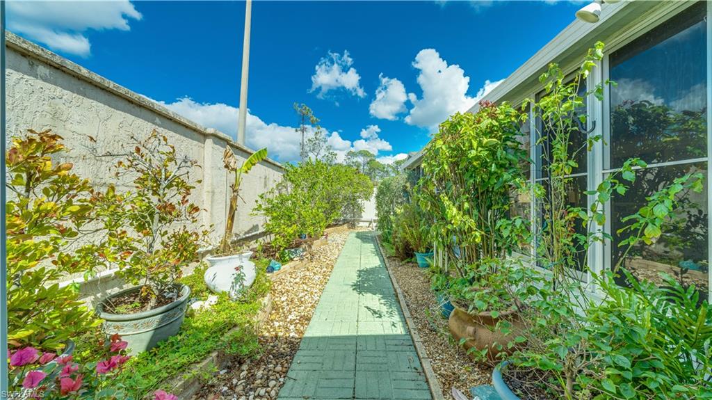 FOXMOOR LAKES - Residential