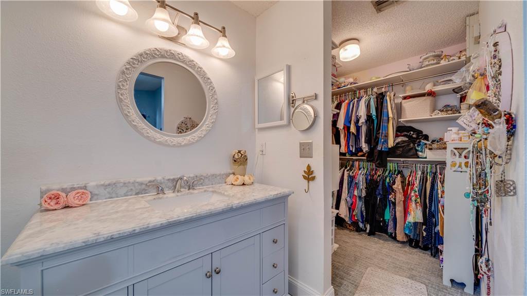 FOXMOOR LAKES - Residential