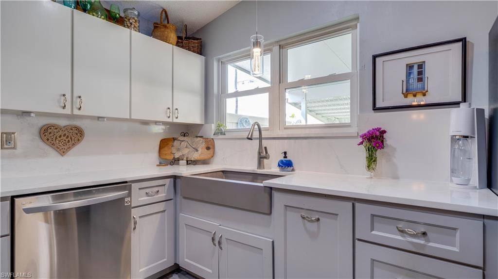 FOXMOOR LAKES - Residential