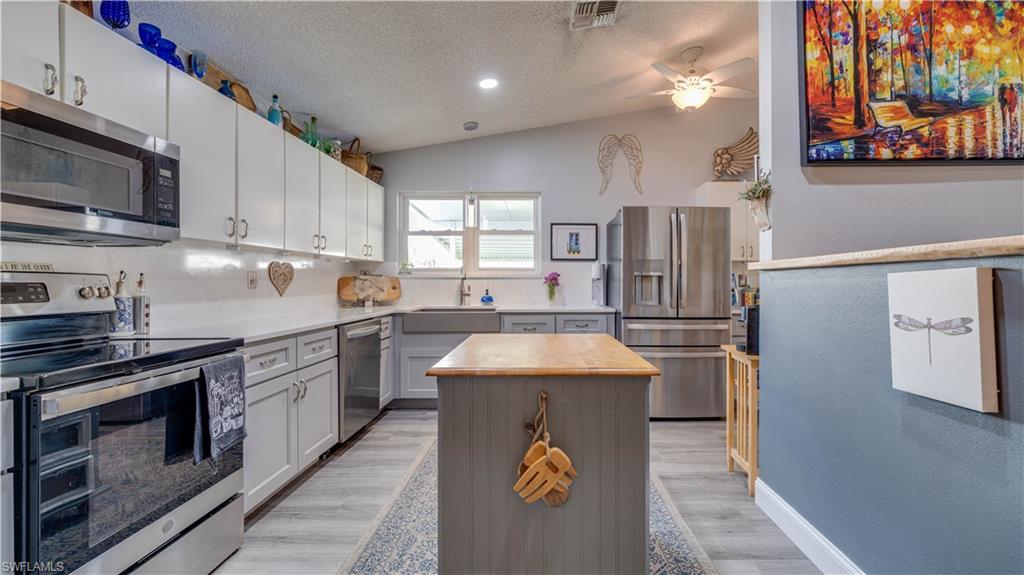 FOXMOOR LAKES - Residential