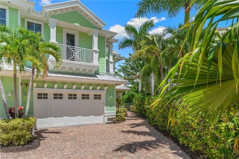 Photo of 529 Fairway TER, NAPLES, FL 34103 (MLS # 226031831)