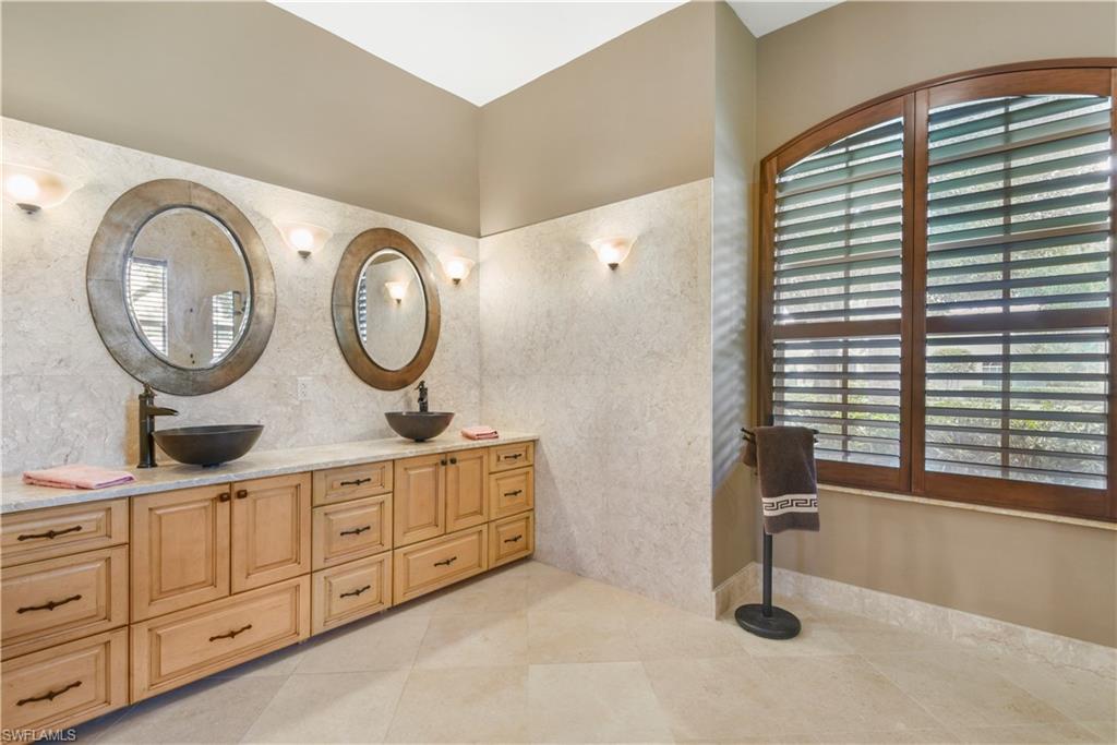 AUTUMN WOODS - Residential