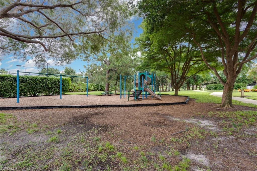 AUTUMN WOODS - Residential