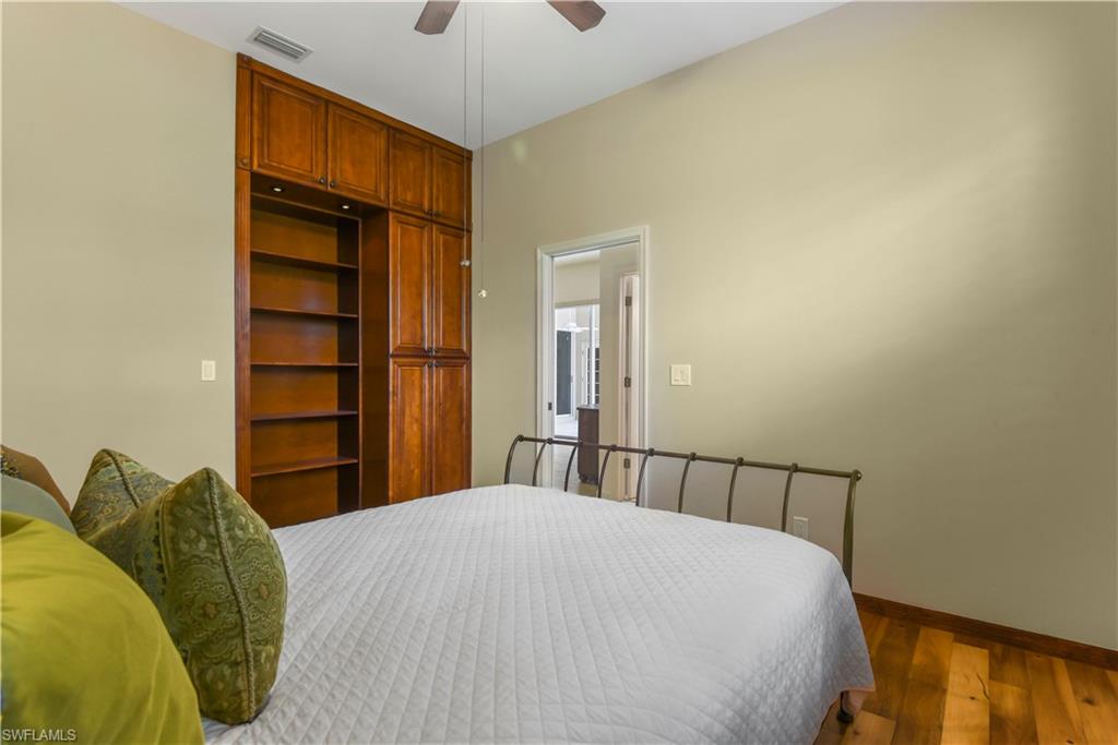 AUTUMN WOODS - Residential