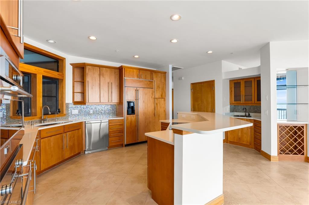 SAFETY HARBOR CLUB - Residential