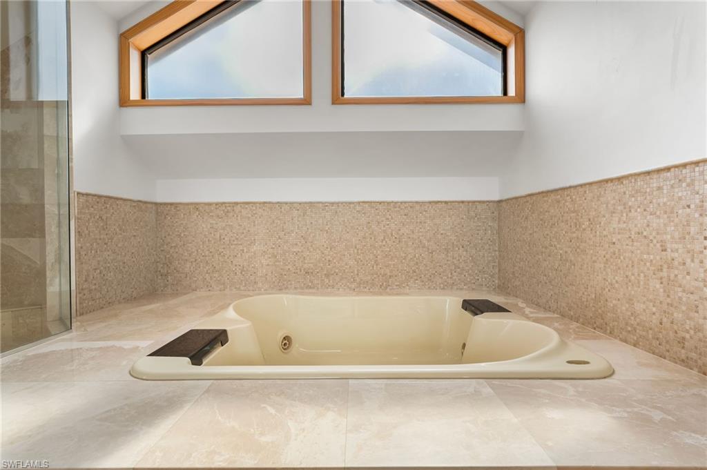 SAFETY HARBOR CLUB - Residential