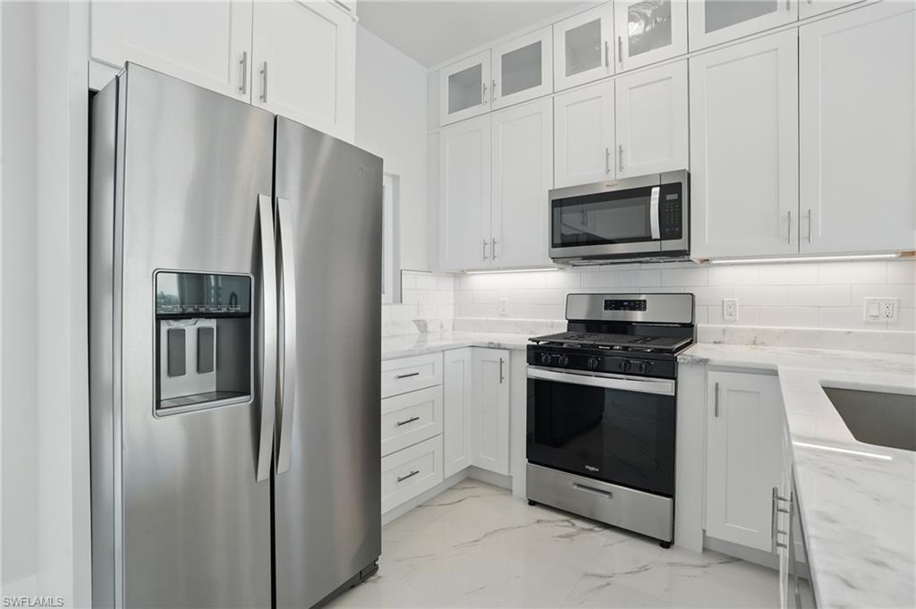 ISLAND SHORES - Residential