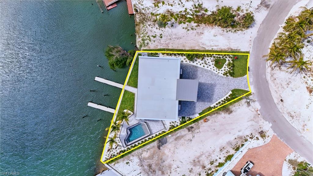 ISLAND SHORES - Residential