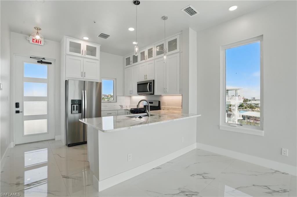 ISLAND SHORES - Residential