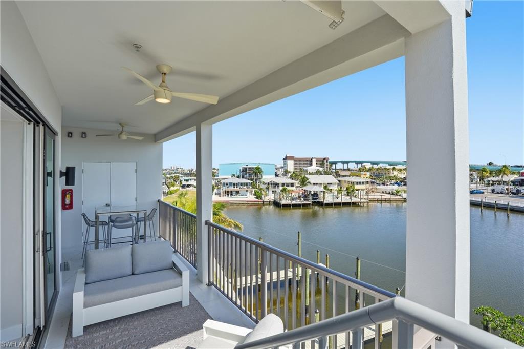 ISLAND SHORES - Residential