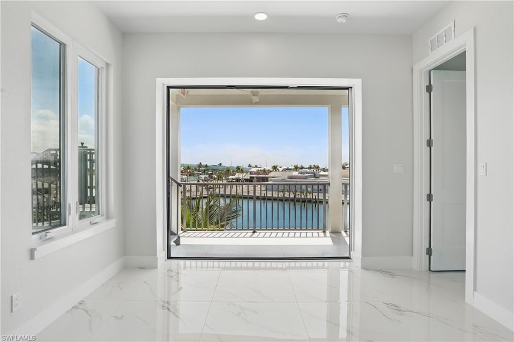 ISLAND SHORES - Residential