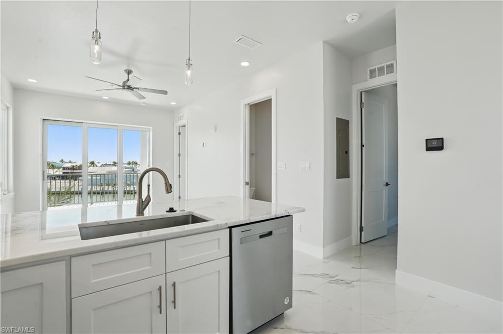 ISLAND SHORES - Residential